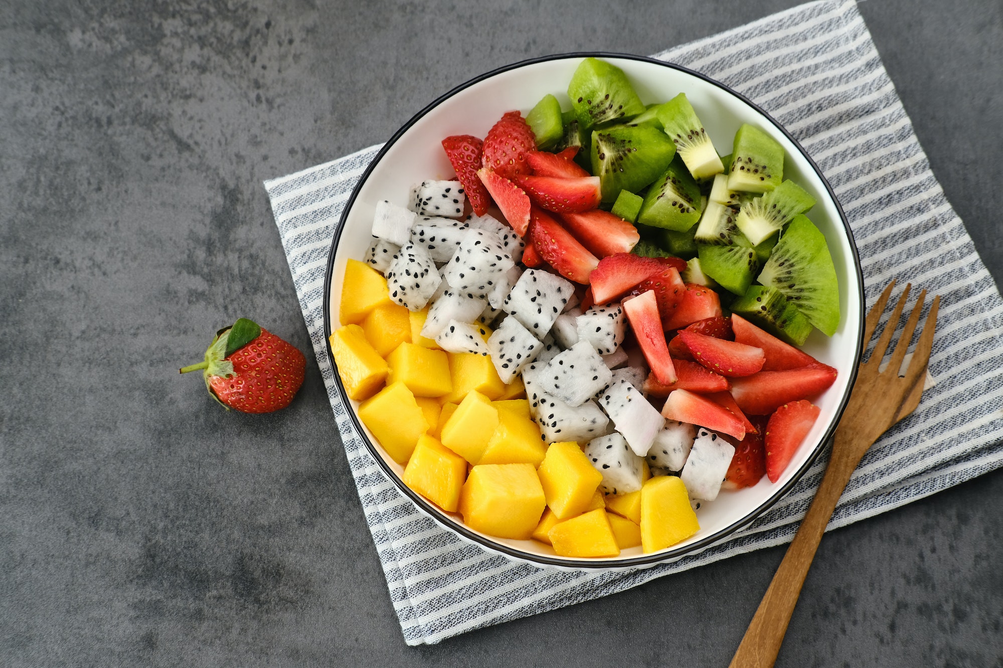 Como as saladas de frutas orgânicas podem ajudar a manter uma vida saudável