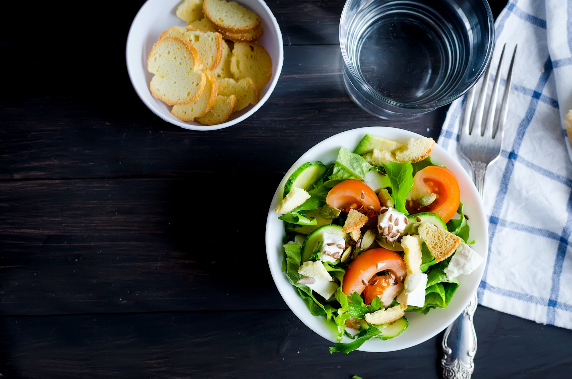 Clube da Horta - salada verde de vegetais, queijo e sementes